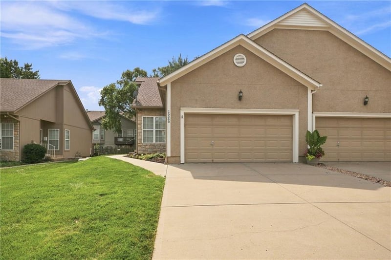15560 Floyd St, Overland Park, KS 66223