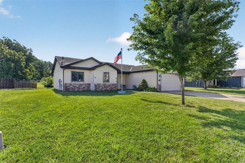 3023 N 157th St, Basehor, KS 66007