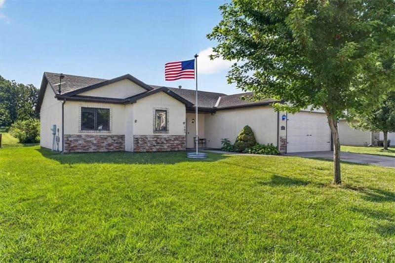 3023 N 157th St, Basehor, KS 66007