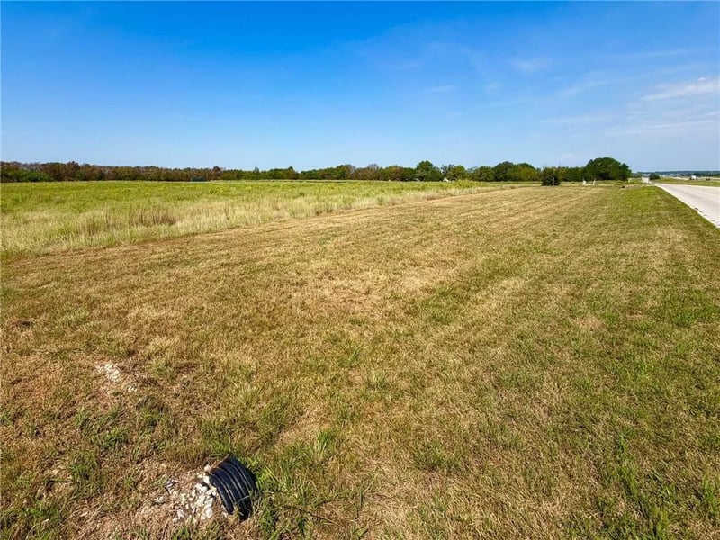 29610 S West Outer Rd, Harrisonville, MO 64701