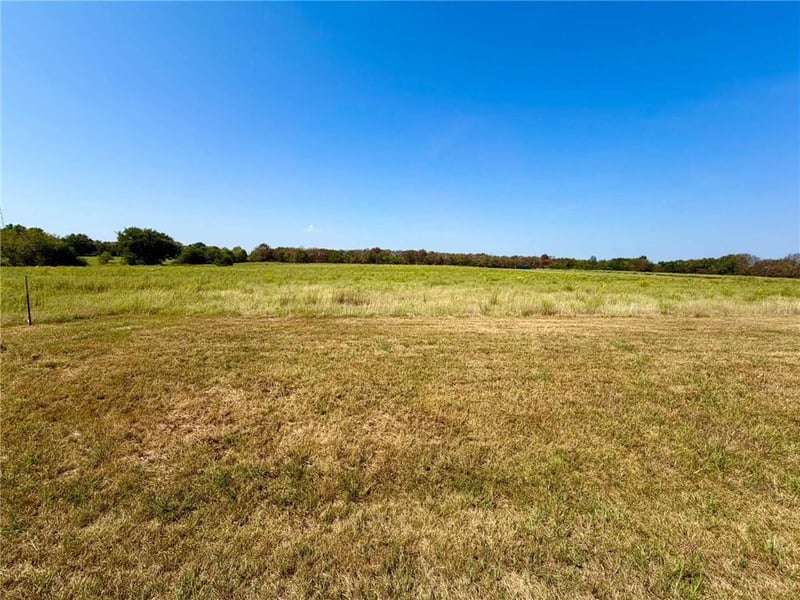 29610 S West Outer Rd, Harrisonville, MO 64701