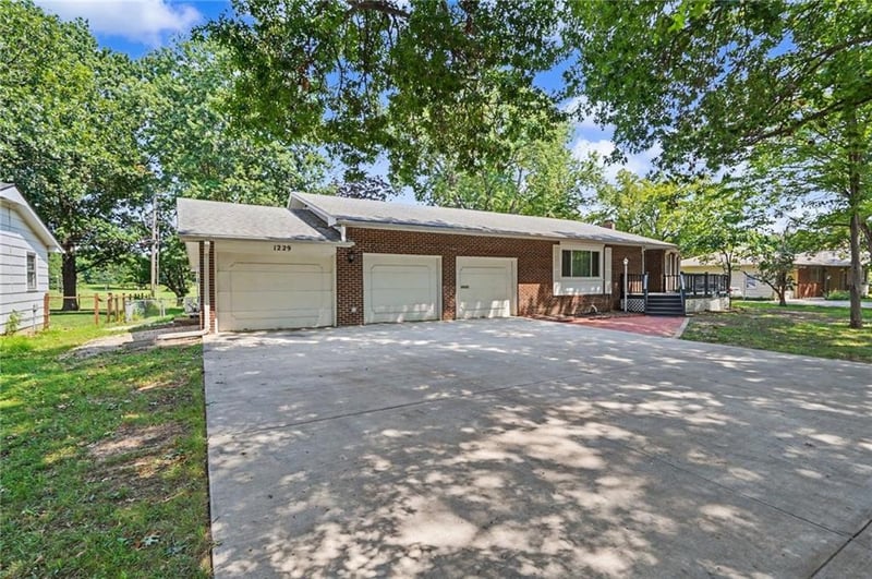 1229 S Elm St, Ottawa, KS 66067
