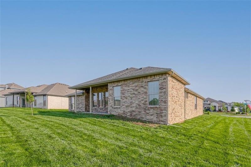 18430 W 195th Ter, Spring Hill, KS 66083