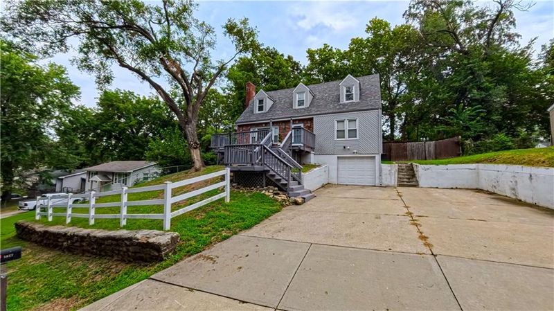 3627 N Walrond Ave, Kansas City, MO 64117