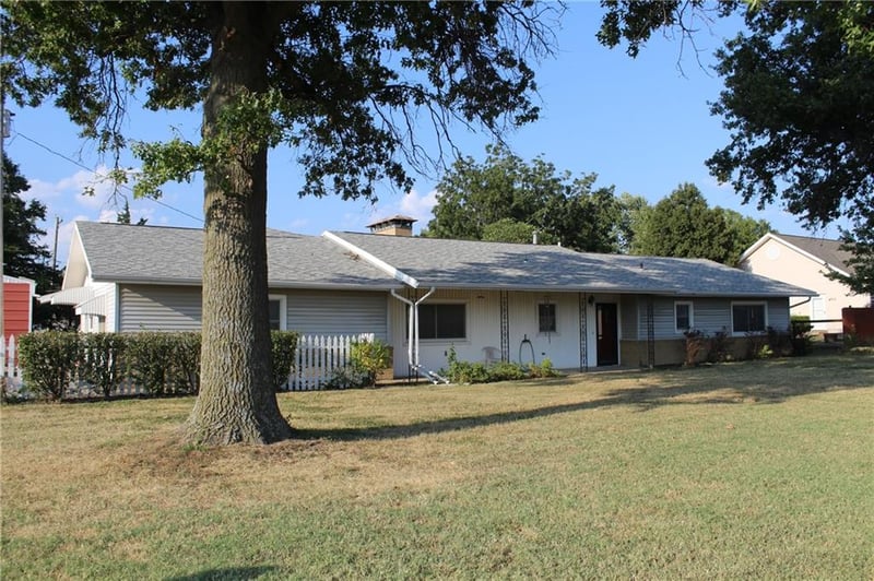 220 W Garfield St, Iola, KS 66749