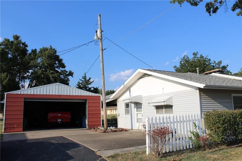 220 W Garfield St, Iola, KS 66749