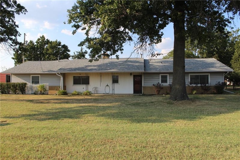 220 W Garfield St, Iola, KS 66749