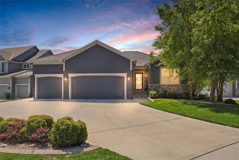 25069 W 150th Ter, Olathe, KS 66061