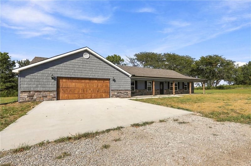 1152 Lafayette Dr, Odessa, MO 64076