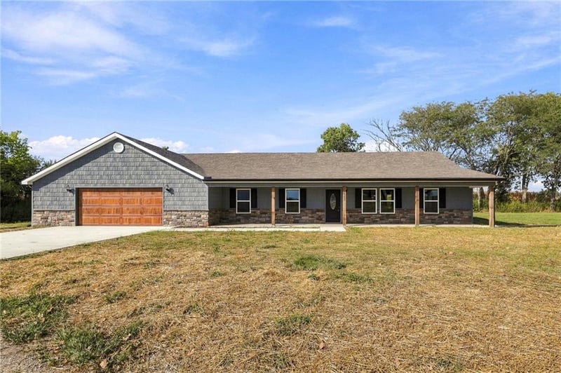 1152 Lafayette Dr, Odessa, MO 64076
