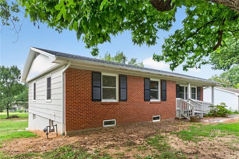 102 E Hospital Rd, El Dorado Springs, MO 64744