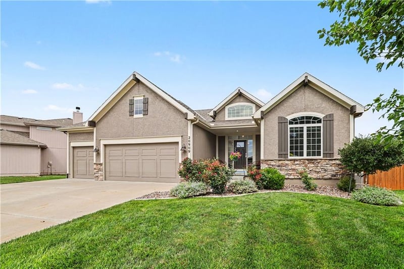 20909 S Barker Rd, Spring Hill, KS 66083