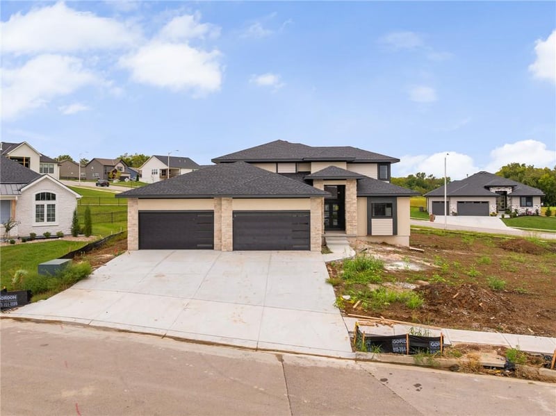 1401 Upton Ct, Raymore, MO 64083