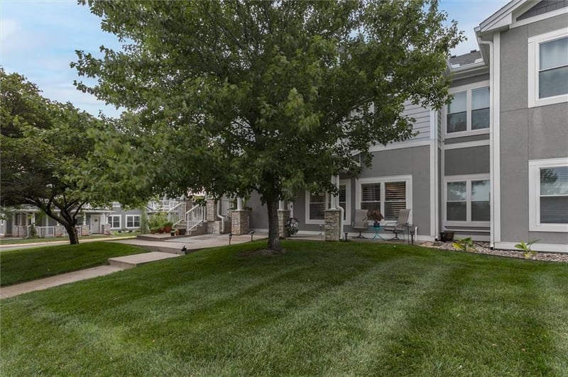 11721 S Roundtree #103 St #103, Olathe, KS 66061