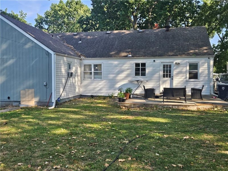 2318 NE Pence Ave, Kansas City, MO 64118
