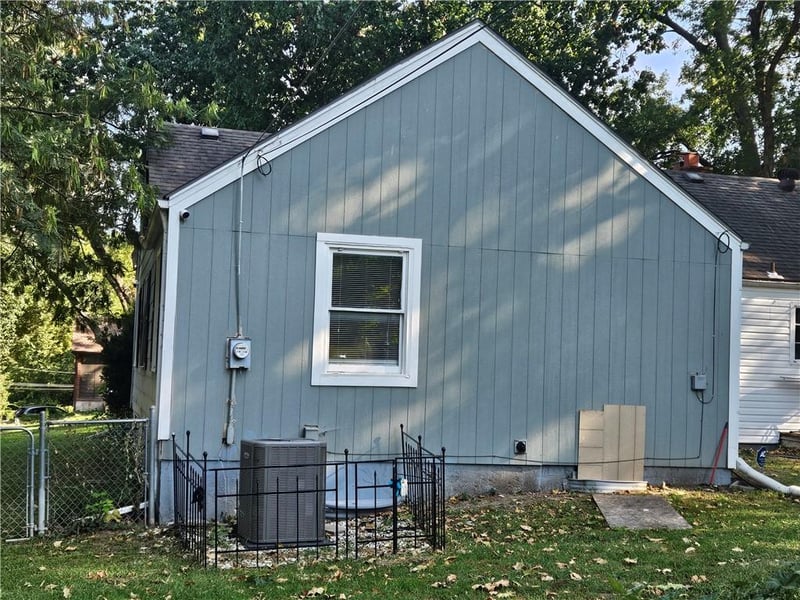 2318 NE Pence Ave, Kansas City, MO 64118