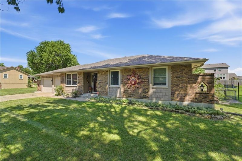 914 Gregory St, Peculiar, MO 64078