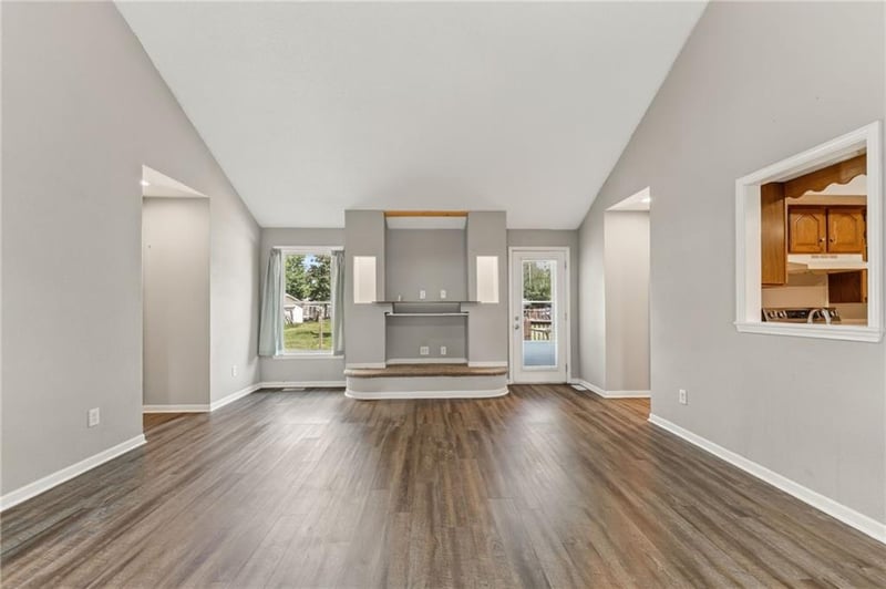 305 E Elm St, Polo, MO 64671