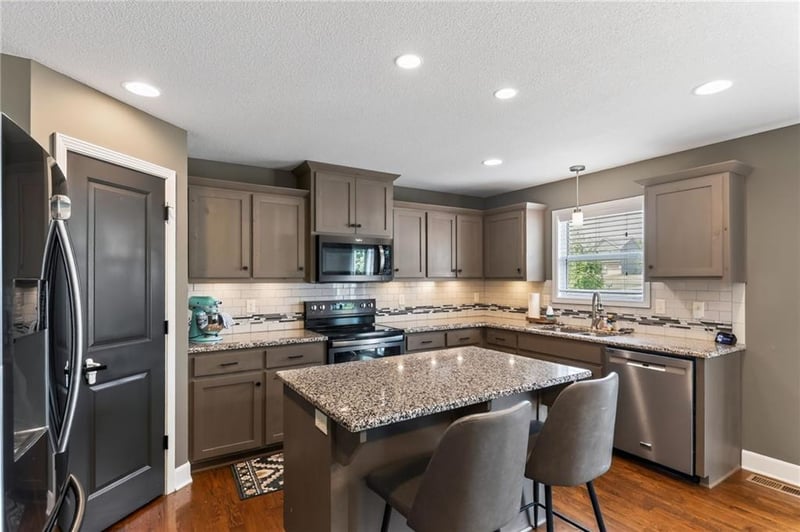 10006 E 212th St, Peculiar, MO 64078