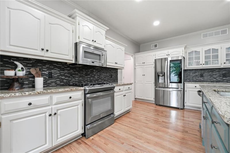 5120 W 158th St, Overland Park, KS 66224