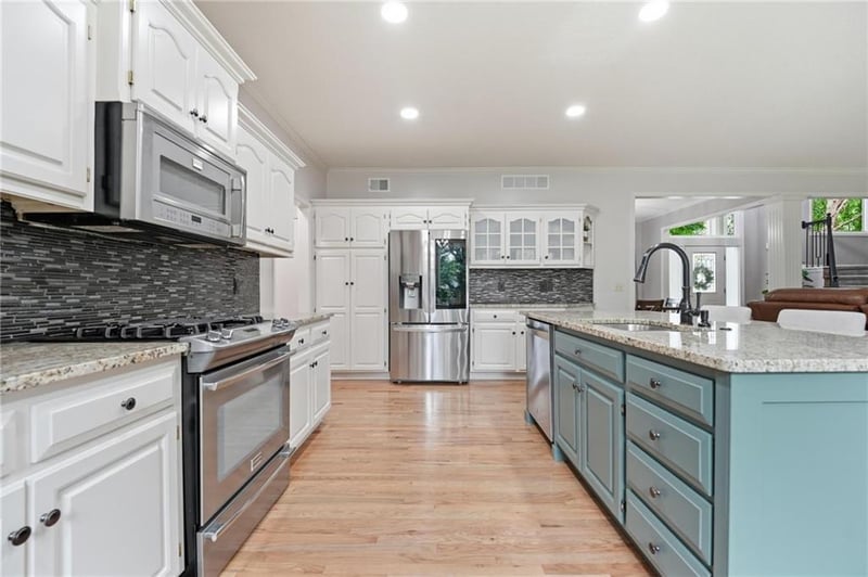 5120 W 158th St, Overland Park, KS 66224