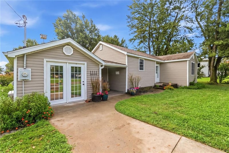 201 S Mahan St, Lowry City, MO 64763