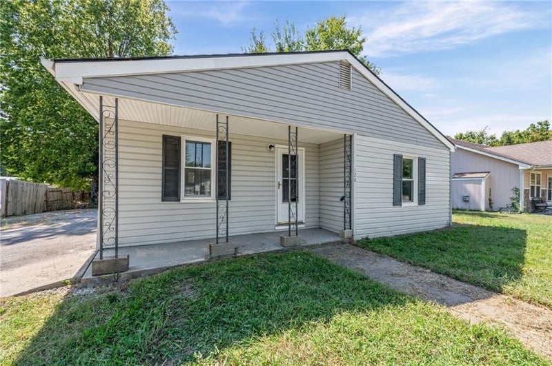 120 E 6th St, Tonganoxie, KS 66086