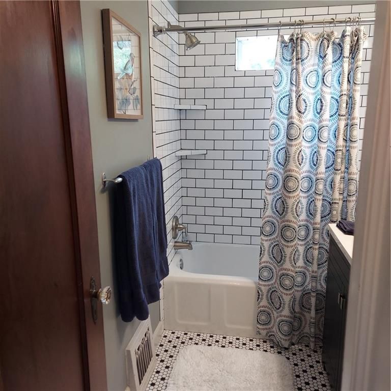 520 N Pleasant St, Independence, MO 64050