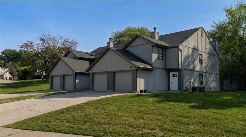 448 NE Churchill St, Lee's Summit, MO 64086