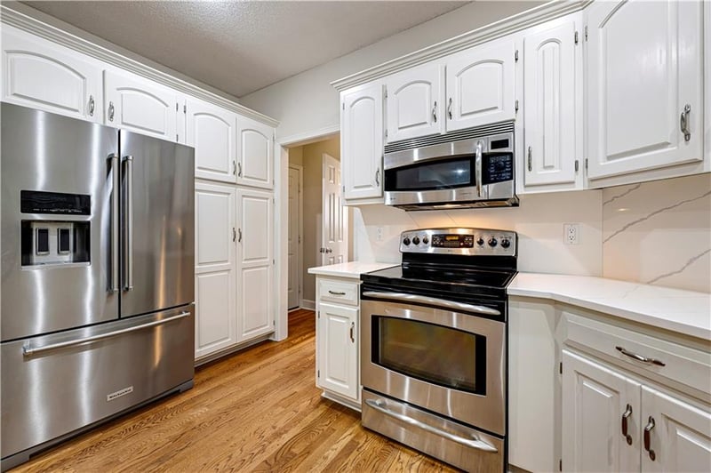 8001 W 130th St, Overland Park, KS 66213