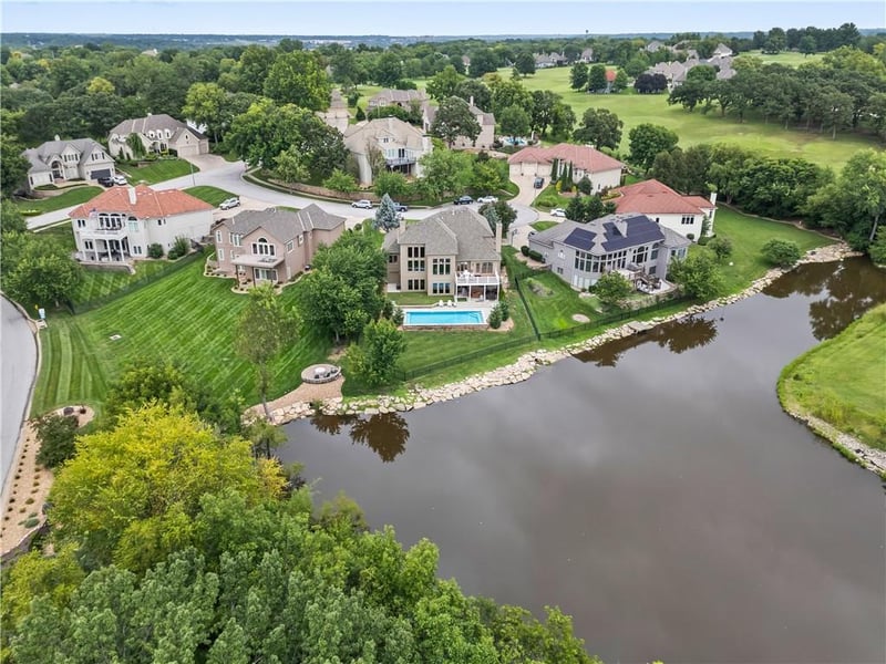 609 NE Persimmon Cir, Lee's Summit, MO 64064