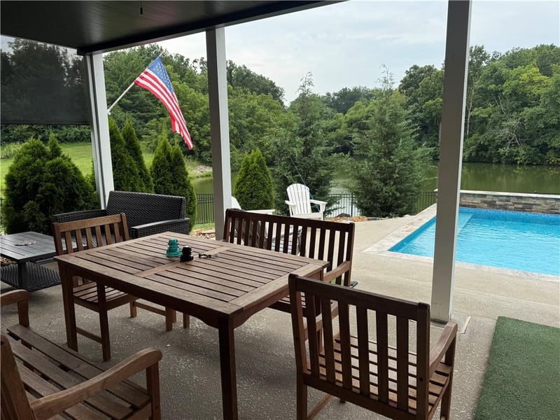 609 NE Persimmon Cir, Lee's Summit, MO 64064