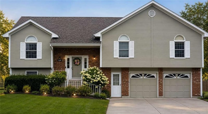 519 NE Timbercreek Dr, Lee's Summit, MO 64086