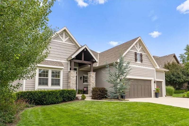 12110 S Belmont Dr, Olathe, KS 66061