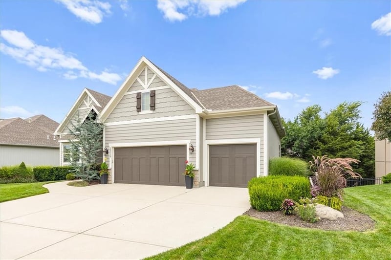 12110 S Belmont Dr, Olathe, KS 66061
