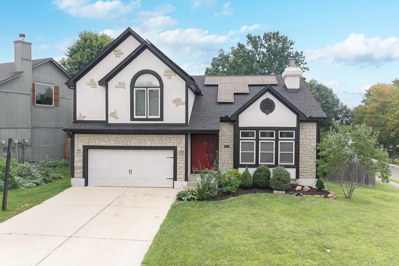 21206 W 55th Ter, Shawnee, KS 66218