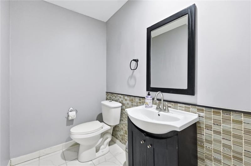 10162 Locust St #8, Kansas City, MO 64131