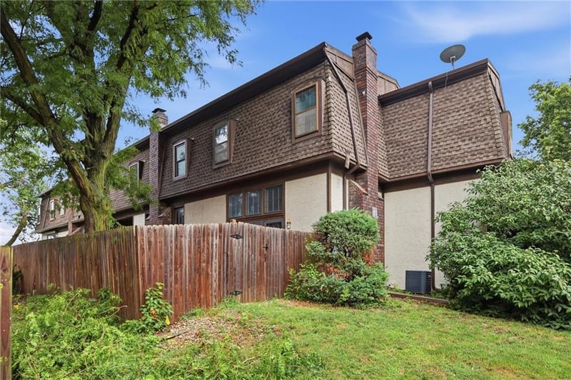 10162 Locust St #8, Kansas City, MO 64131