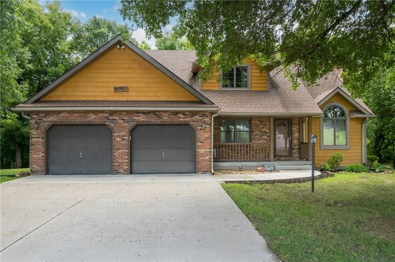 4 Lakes Dr, Agency, MO 64401