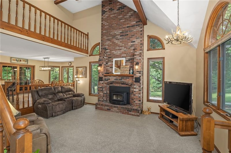4 Lakes Dr, Agency, MO 64401