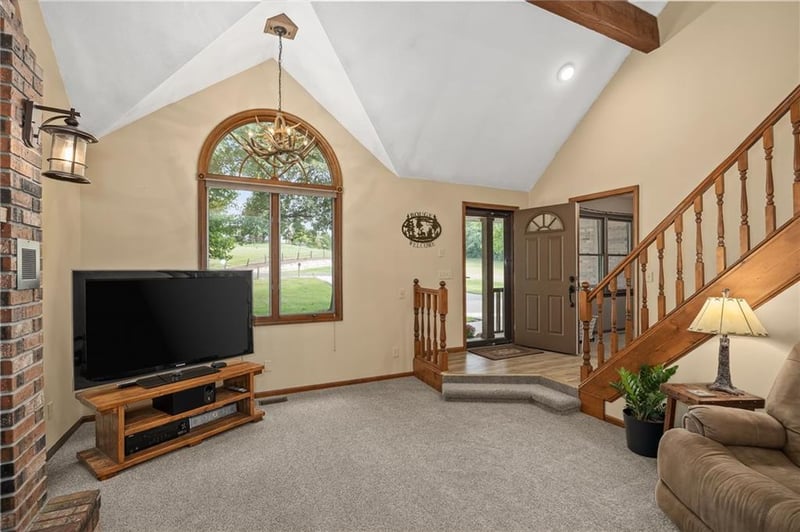 4 Lakes Dr, Agency, MO 64401