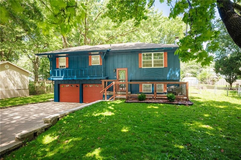 229 SE Westminister Rd, Blue Springs, MO 64014