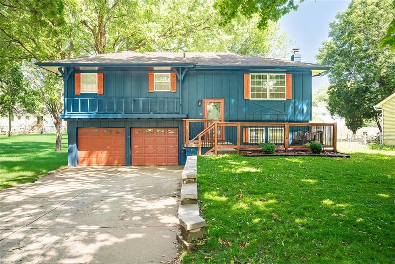 229 SE Westminister Rd, Blue Springs, MO 64014