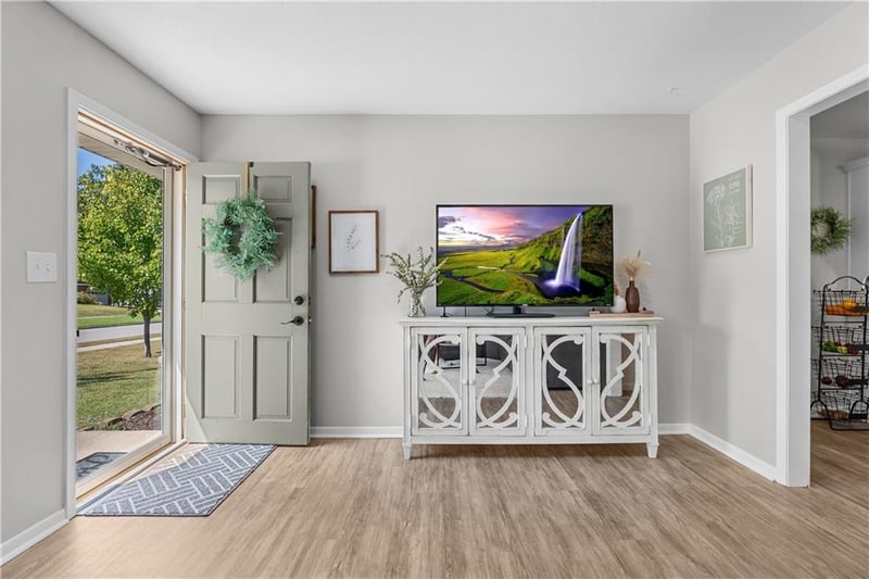 1202 E Willow Dr, Olathe, KS 66061