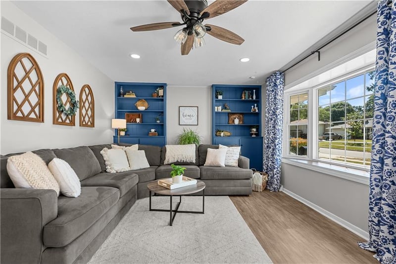 1202 E Willow Dr, Olathe, KS 66061