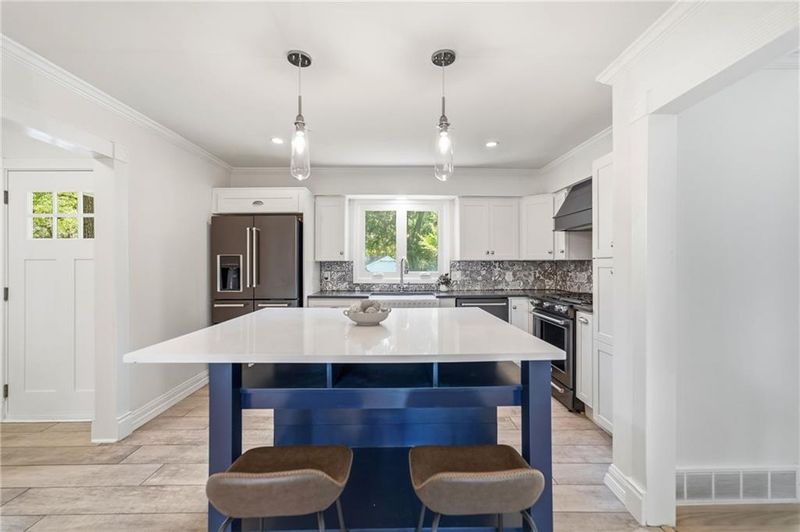 3706 W 96th St, Overland Park, KS 66206