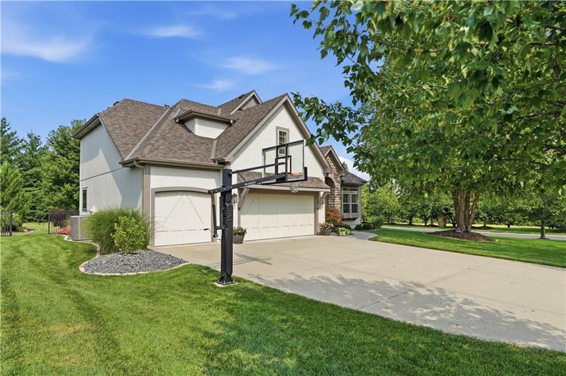 11637 W 154th St, Overland Park, KS 66221