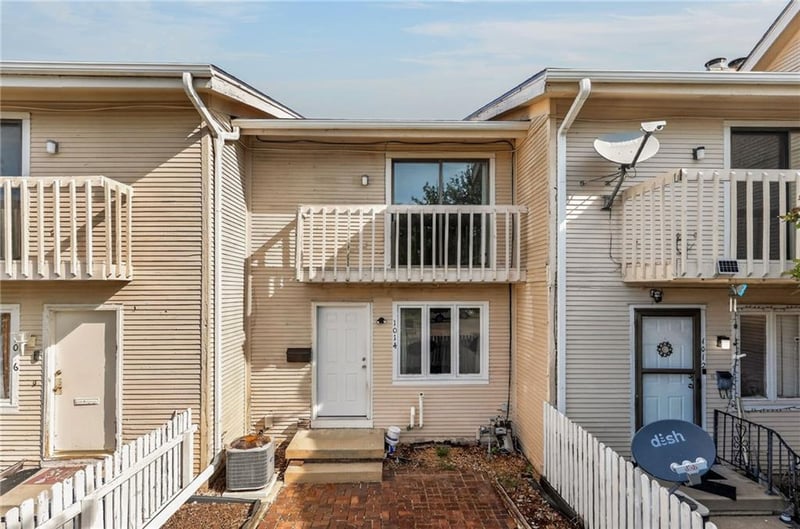 1014 W Maple Ave, Independence, MO 64050