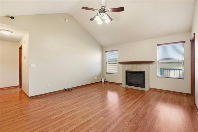 17363 247th St, Tonganoxie, KS 66086