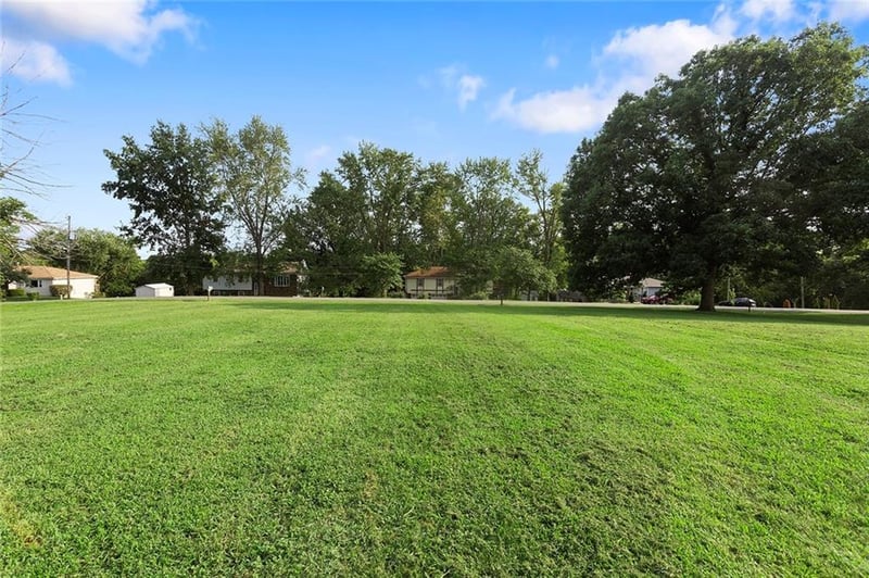 12300 NW Porter Rd, Parkville, MO 64152